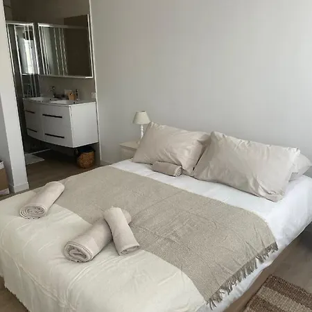 Duplex Place Des Lices * Сен-Тропе